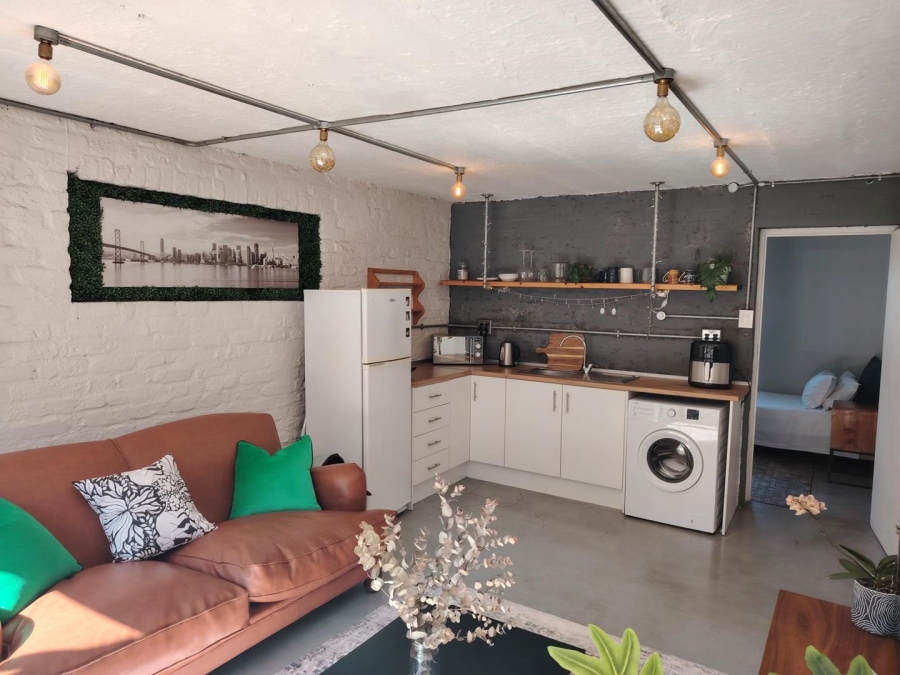 1 Bedroom Property for Sale in Loevenstein Western Cape
